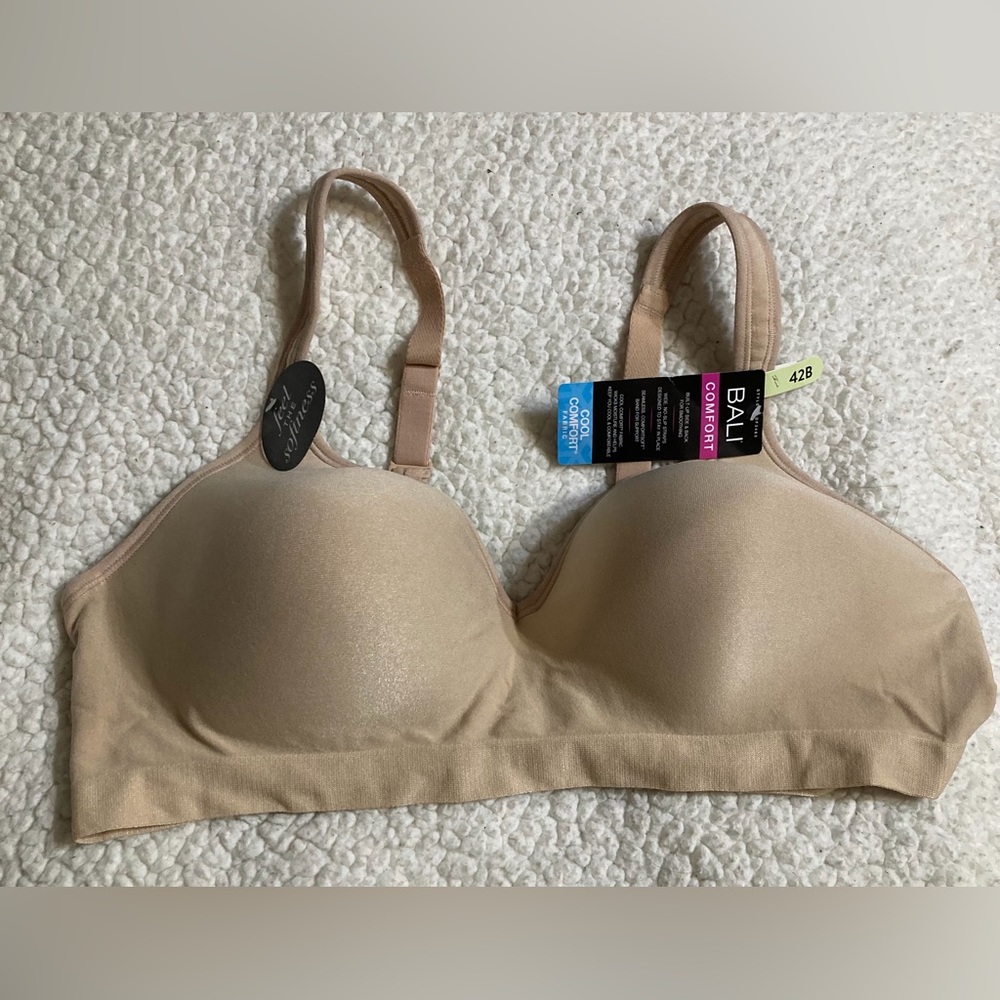 NWT Bali Wireless Comfort Bra 42B